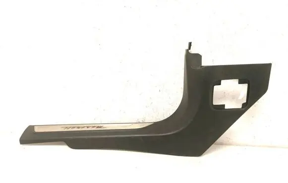 Maserati Levante Front sill trim cover 670040374