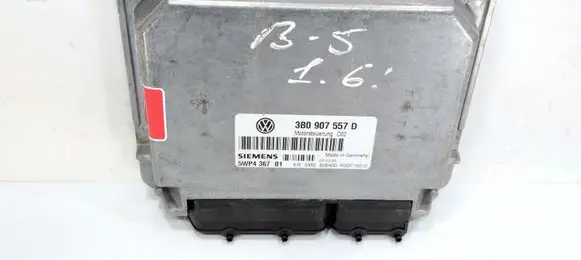 Volkswagen PASSAT B5 Engine control unit/module 3B0907557D
