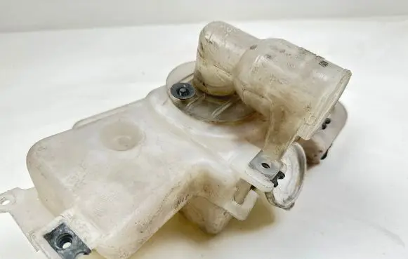 Mitsubishi Pajero Windshield washer fluid reservoir/tank 010399