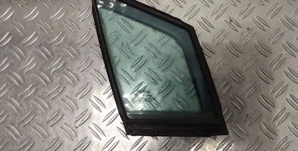 Toyota Avensis T270 Front door vent window glass four-door 