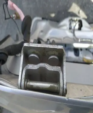 Subaru Legacy Tailgate/trunk/boot hinge