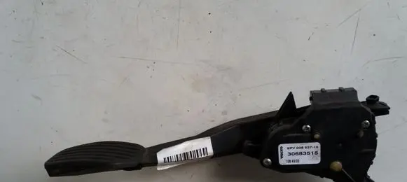 Volvo V70 Accelerator throttle pedal 30683515