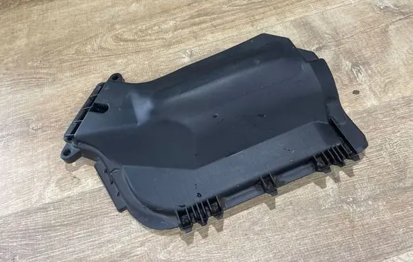 Porsche Macan (95B) Air filter box cover 95B907613