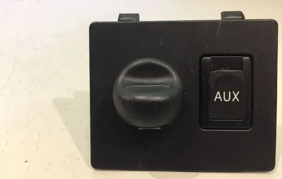 Toyota Avensis T270 12 V Socket (rear) 5891505020