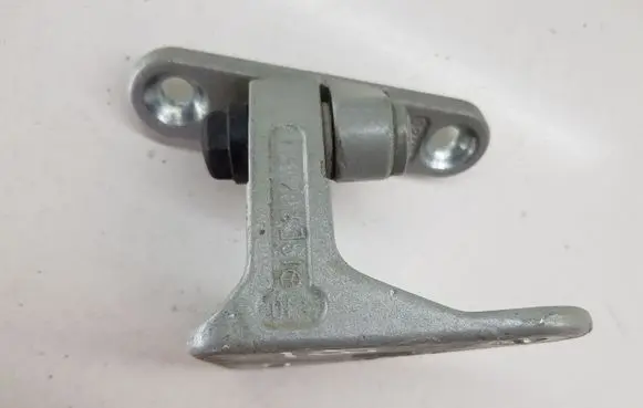 Mercedes-Benz E W211 Front door upper hinge ISEZ02M10