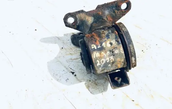 Mazda 6 Engine mount bracket