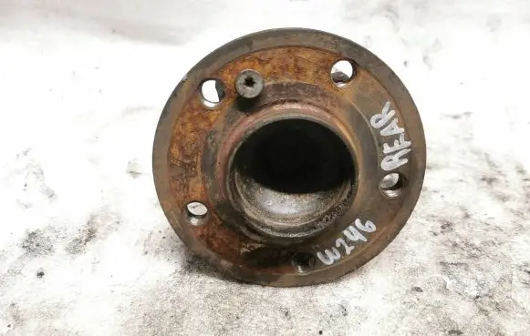 Mercedes-Benz B W246 W242 Rear wheel hub A2463340006