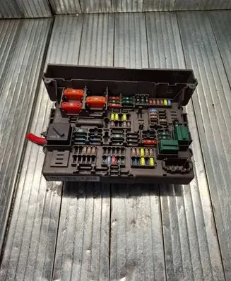 BMW X1 E84 Fuse module 9119446 90105078 17925000004A