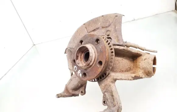 Skoda Octavia Mk1 (1U) Front wheel hub spindle knuckle 1J0255J