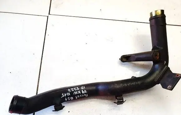 Volkswagen PASSAT B5.5 Intercooler hose/pipe 8D0145840S