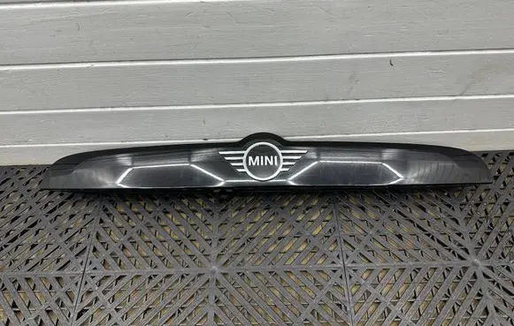 Mini Cooper Countryman F60 Rear light center trim bar blend 5A45680 5A4568002 3071000