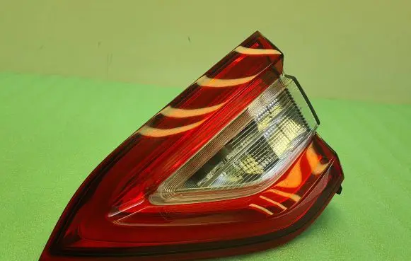 Maserati Levante Tailgate rear/tail lights 20680202