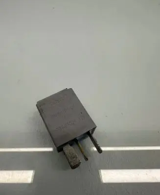 Volkswagen Golf VI Other relay 1K0951253 V23374A1601X044