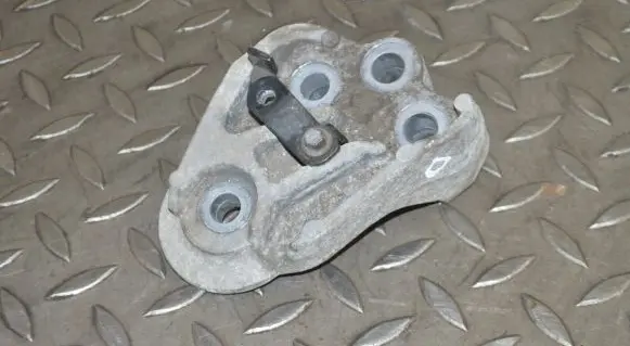 Ford Fiesta Engine mounting bracket
