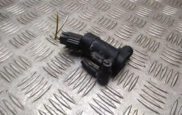 Volvo C30 Windscreen/windshield washer pump