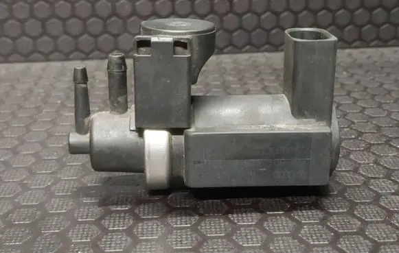Volkswagen Touareg I Turbo solenoid valve 059906628A 72290315 04T218