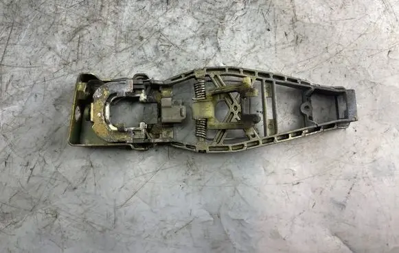 Volkswagen Touran I Front door exterior handle/bracket 