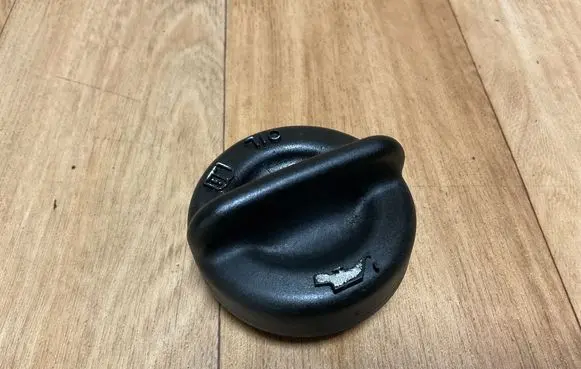 Opel Insignia A Oil filler cap 55565948 564563513