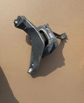 Cupra Formentor Engine mounting bracket 8V0199262D 06072023 8V0199262