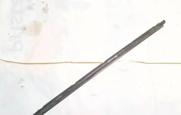 Toyota RAV 4 (XA20) Front door glass trim molding 