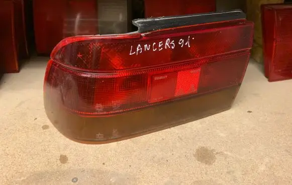 Mitsubishi Lancer Rear/tail lights 0438560