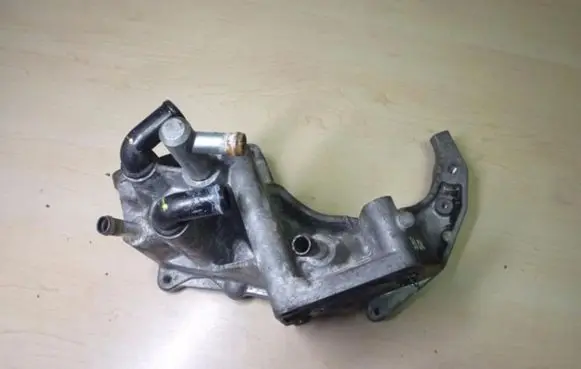 Mazda 6 Engine mounting bracket R2AA15176 VD1715