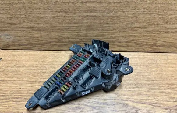 BMW 5 E60 E61 Fuse module 9138830 518956057
