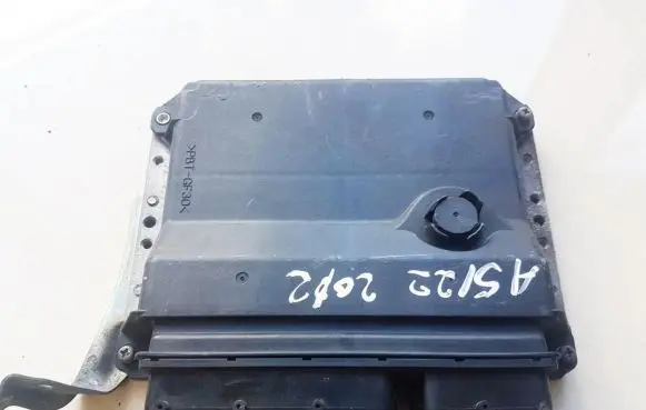 Toyota Avensis T270 Engine control unit/module 8966105F20 89661-05F20
