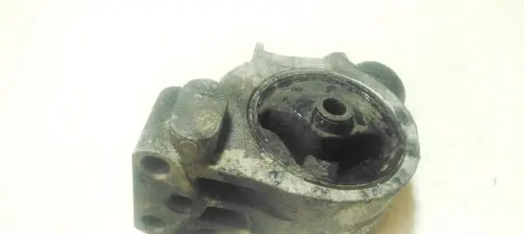 Mitsubishi Space Wagon Engine mount bracket mr272742