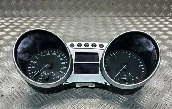 Mercedes-Benz ML W164 Speedometer (instrument cluster) A2514402011