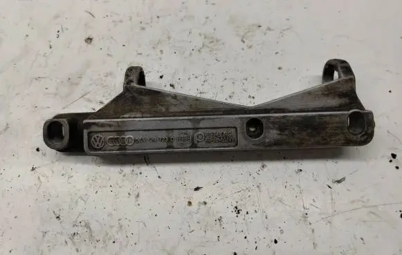 Engine mounting bracket