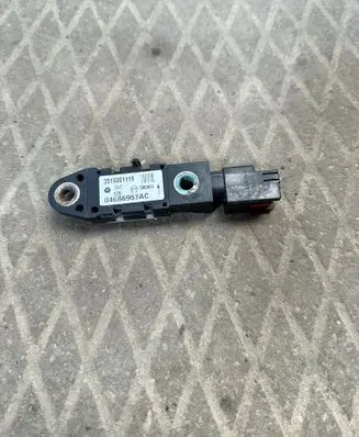 Chrysler Voyager Airbag deployment crash/impact sensor 04686957AC 3519301119