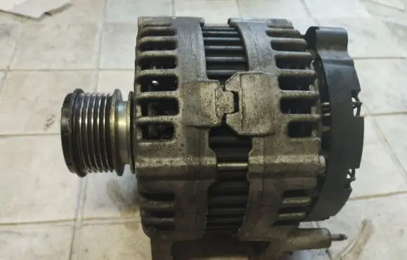 Volkswagen PASSAT B6 Generator/alternator 03G903023 0121715003