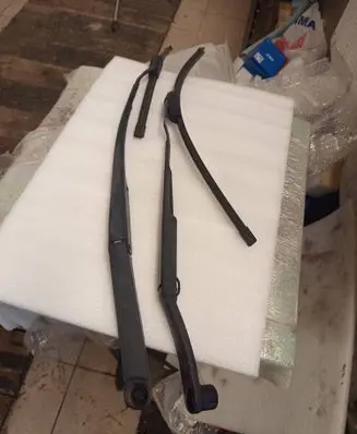 Hyundai Ioniq Front wiper blade arm 