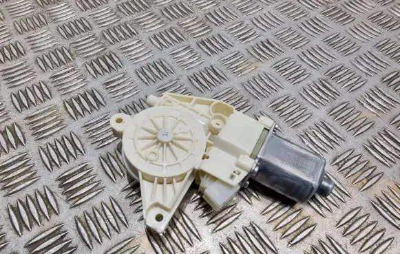 Mercedes-Benz E W212 Front door window regulator motor A2129066702 033723100 0130822636