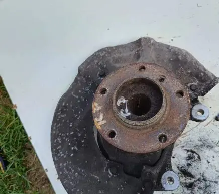 BMW 5 E60 E61 Front wheel hub
