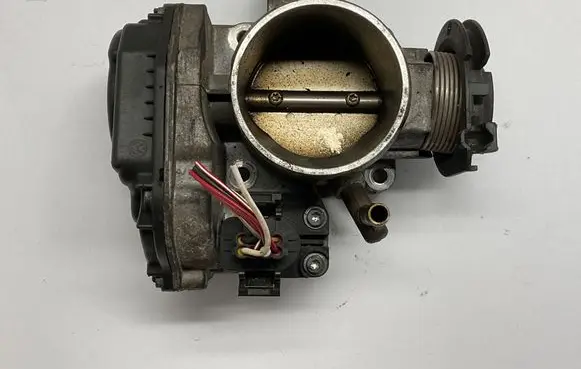 Volkswagen Golf IV Throttle valve 037133064J 12301 4082377111