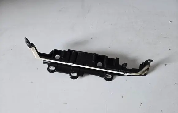 BMW 5 G30 G31 Other engine bay part 8805208