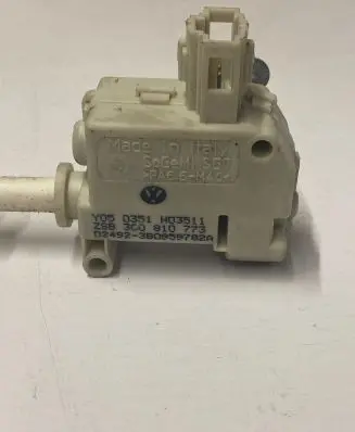 Volkswagen PASSAT B6 Central locking motor 3C0810773 0351N03511