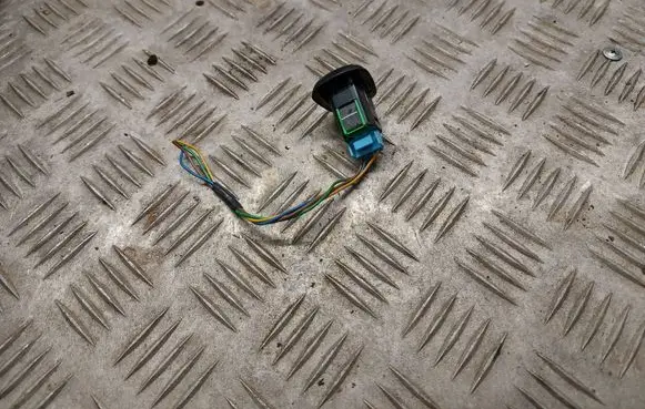 Volvo XC90 Alarm switch 8691912