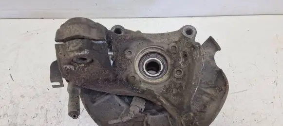 Volkswagen PASSAT B6 Front wheel hub