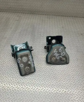 Rear door hinge set