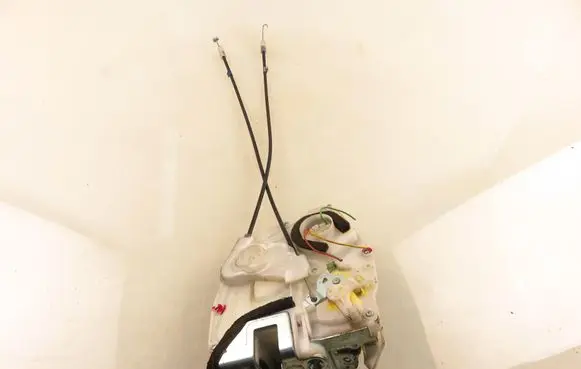 Suzuki SX4 Rear door lock