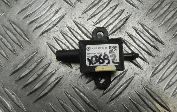 Mercedes-Benz E W212 Airbag deployment crash/impact sensor A2129056501 X3692