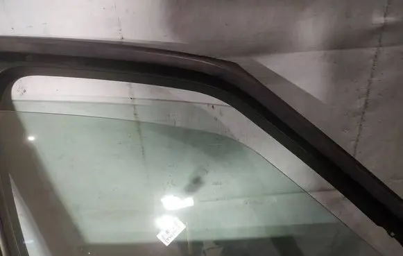 Ford S-MAX Front door window glass four-door as2