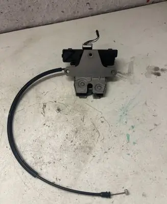 Ford Focus Loading door lock 01041111906