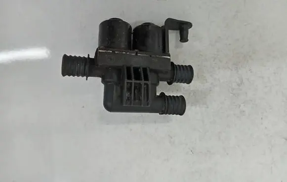 BMW 5 E60 E61 Coolant heater control valve 64116931708 080728