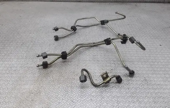 Mazda 3 I Fuel injector supply line/pipe 
