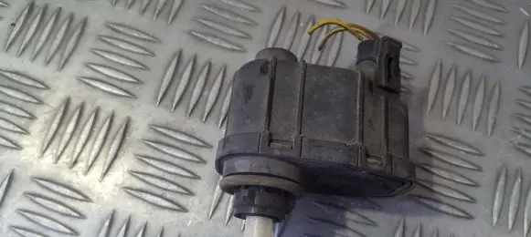 Opel Omega B1 Headlight level adjustment motor 90457812 004375-14