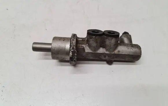 Master brake cylinder